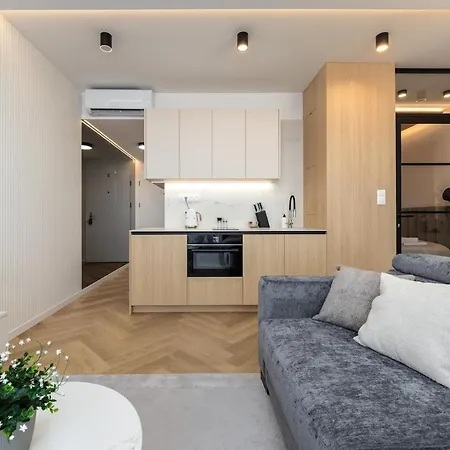 Citypark Skyline With Balcony & Free Parking Apartament *